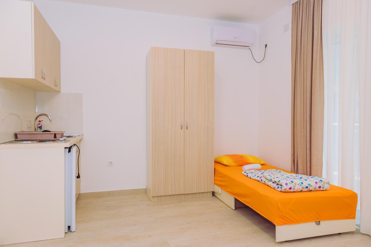 Apartments Krstovic Сутоморе Экстерьер фото