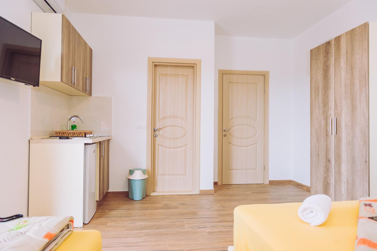 Apartments Krstovic Сутоморе Экстерьер фото
