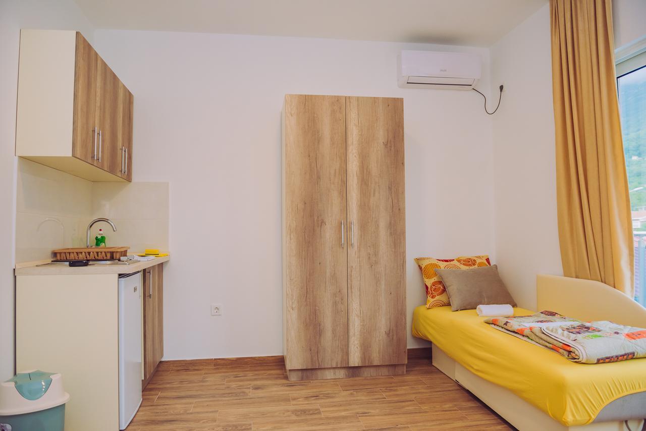 Apartments Krstovic Сутоморе Экстерьер фото