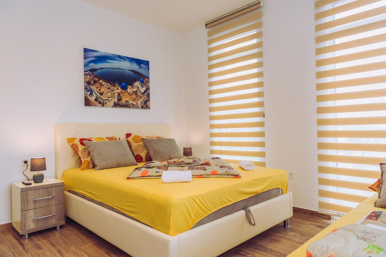 Apartments Krstovic Сутоморе Экстерьер фото