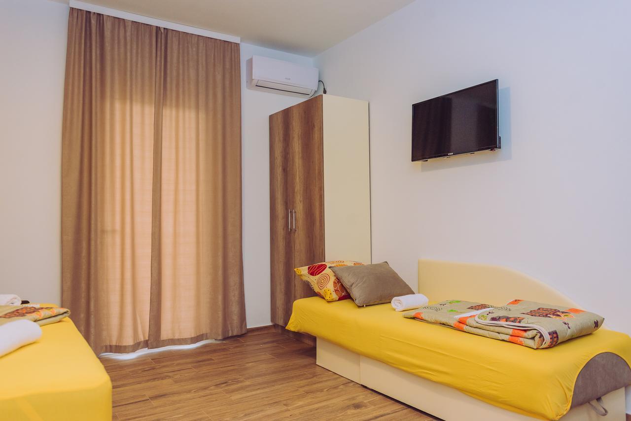 Apartments Krstovic Сутоморе Экстерьер фото